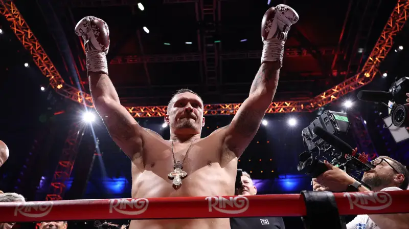 Олександр Усик увійшов в історію: що чекає на українського чемпіона після нового тріумфу